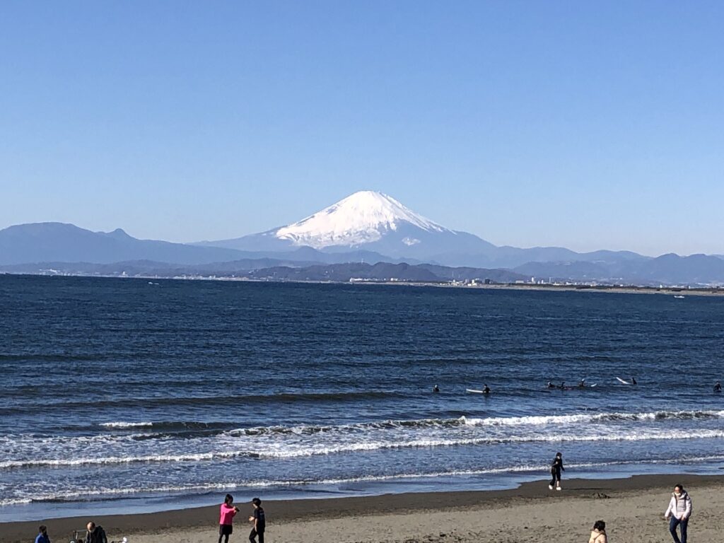 湘南、藤沢、片瀬海岸から富士山_202201