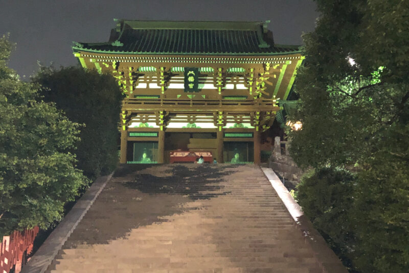 鎌倉鶴岡八幡宮の夜